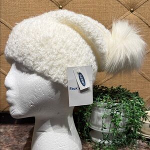 Old Navy Cream Knit Beanie with Faux Fur Pom